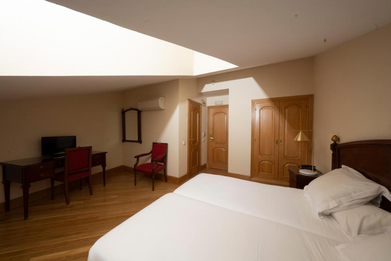 Hotel Miranda & Suizo San Lorenzo de El Escorial Esterno foto